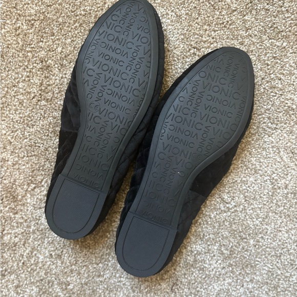 Vionic Women's Black Quilted Slippers - Picture 4 of 5